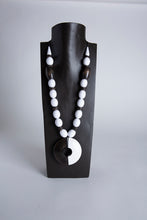 Load image into Gallery viewer, Vintage Bone/Wood Necklace
