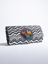 Load image into Gallery viewer, Raffia clutch
