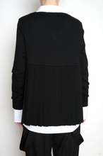 Load image into Gallery viewer, MANAE PLEATED BLACK SWEATER
